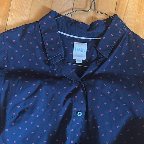 Twik Button-Down Shirt Women’s Medium – Navy with Pink Geometric Print - Picture 2 of 3